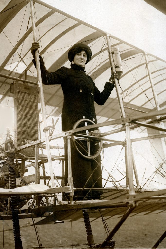 Raymonde de Laroche : The First